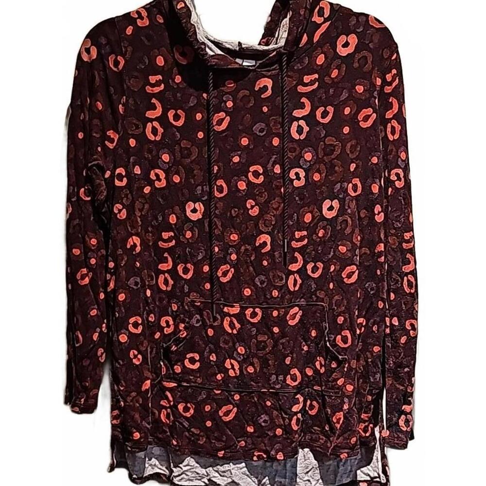Active cheetah print hooded shirt with front pocket size M